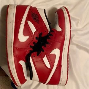 Jordan 1 Mid “ Chicago”